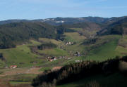 Tele-Blick nach Osten vom Fuenhusle am 9.2.2007 ins Weilersbach und hoch zur Nessellachen im Schnee