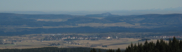 ele-Blick vom Hochfirst oberhalb Titisee-Neustadt nach Osten ber die Baar mit Donaueschingen am 11.1.2008 - Kirche Hfingen links - Hegauberge oben